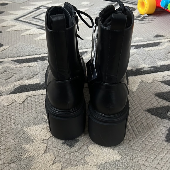 AE Lace Up Lug Boot - Picture 7 of 14